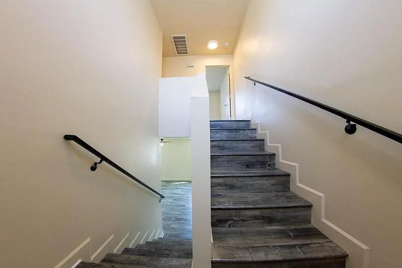 1 bed, 846 sqft, $999 — Photo 4
