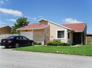 940 SW 109th Ave, Pembroke Pines, FL 33025