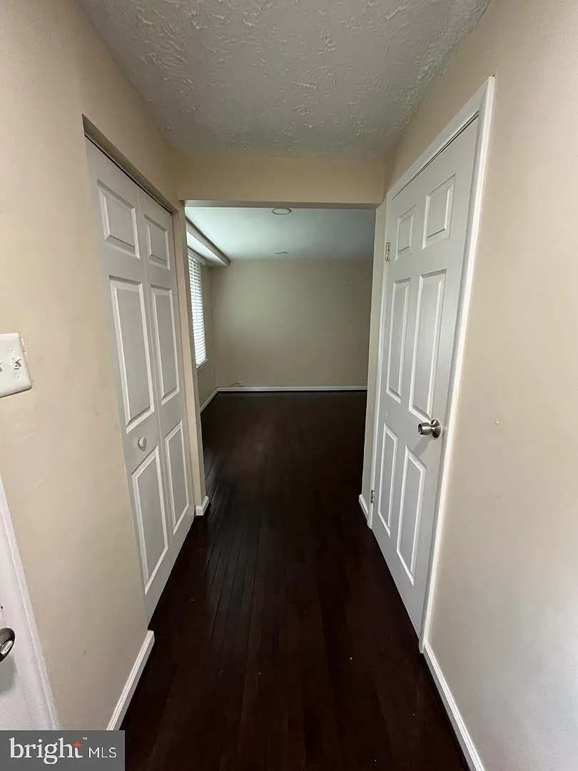 4 bed, 2.5 bath, 1832 sqft, $3,400 — Photo 2