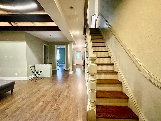 Rented by ERNY LLC | media 60