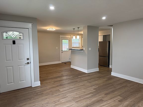 5th image of 312 E Staat St #312