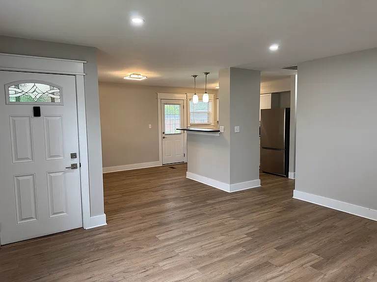 312 E Staat St #312 — Photo 5