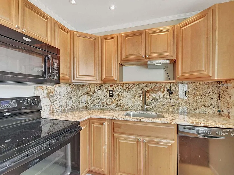 187 Normandy Ln #D — Photo 9
