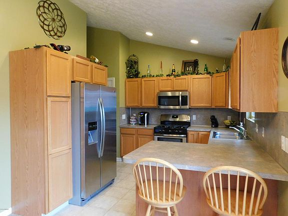 3rd image of 754 Green Meadows Dr