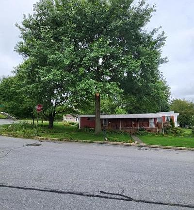 3rd image of 1649 Ridge Ave