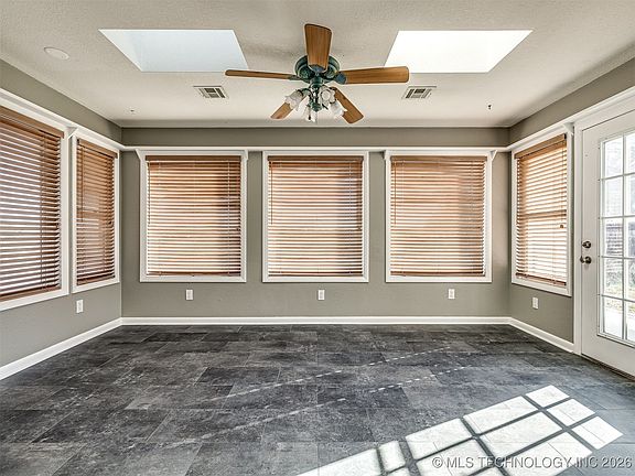 5th image of 4777 Dartmouth Dr