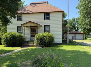715 W 12th St, Larned, KS 67550