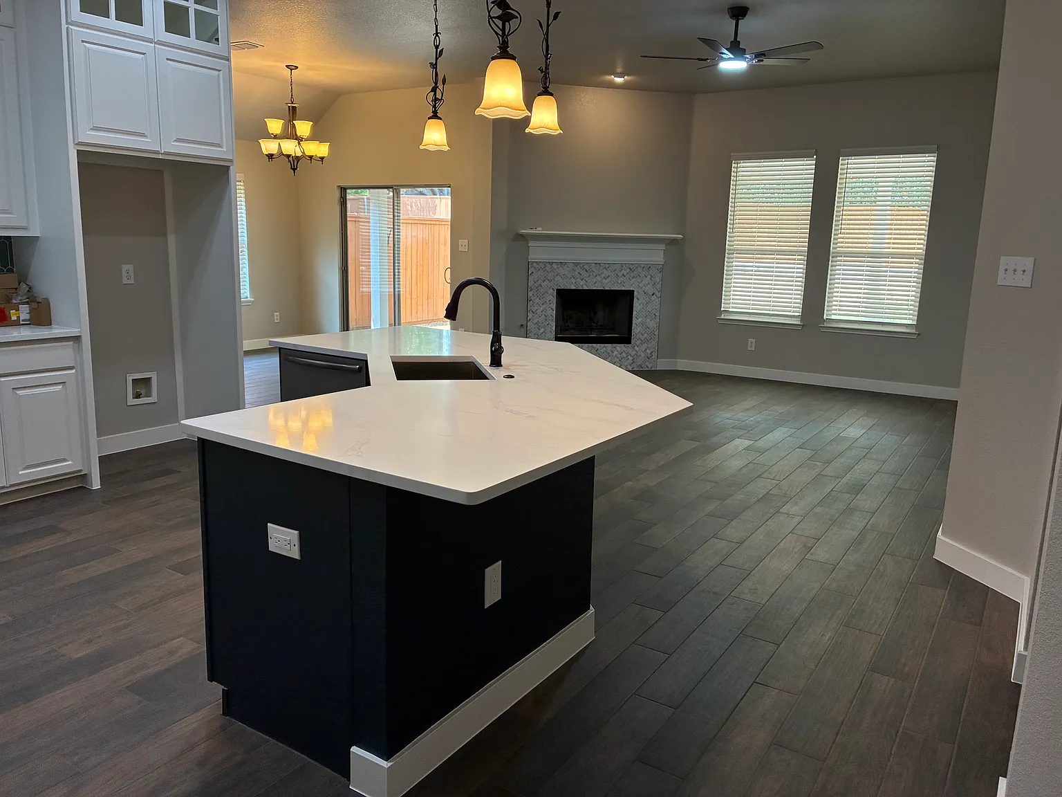 3 bed, 2260 sqft, $2,850 — Photo 4