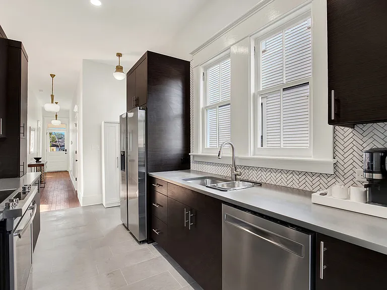 408 W 41st St #B — Photo 29