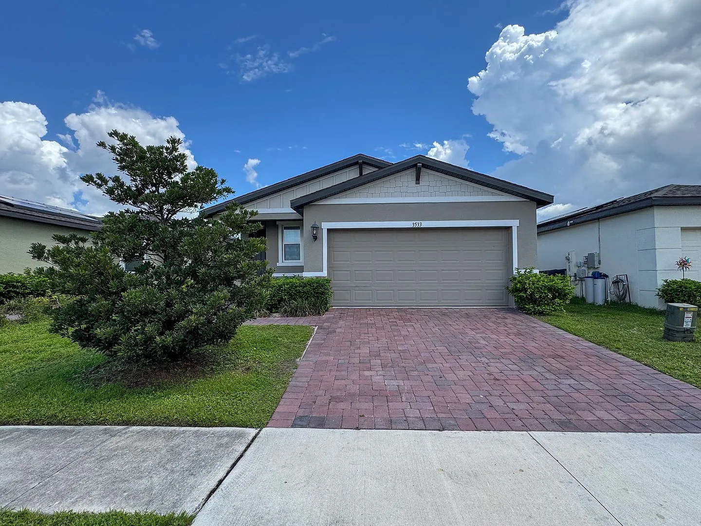 3 Bedroom 2 Bath with Double Car Garage in Poinciana! — Photo 1