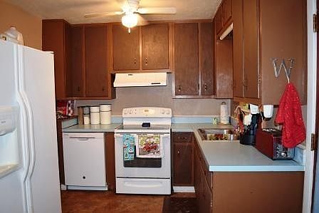 3rd image of 2115 S Pine St