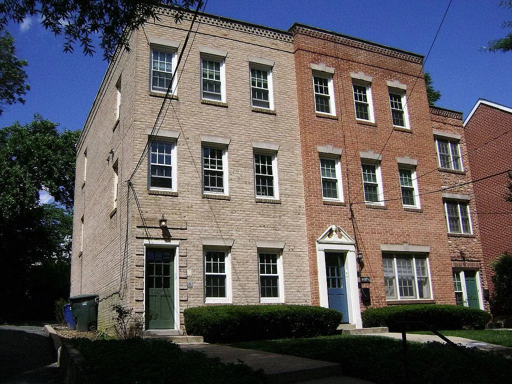 4427 Macarthur Blvd NW APT A photo 1