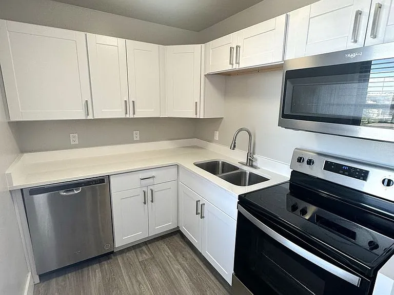 New Brigham Apartments — Photo 16