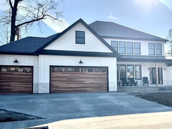 1913 Deer Creek Cir, Columbus, IN 47201