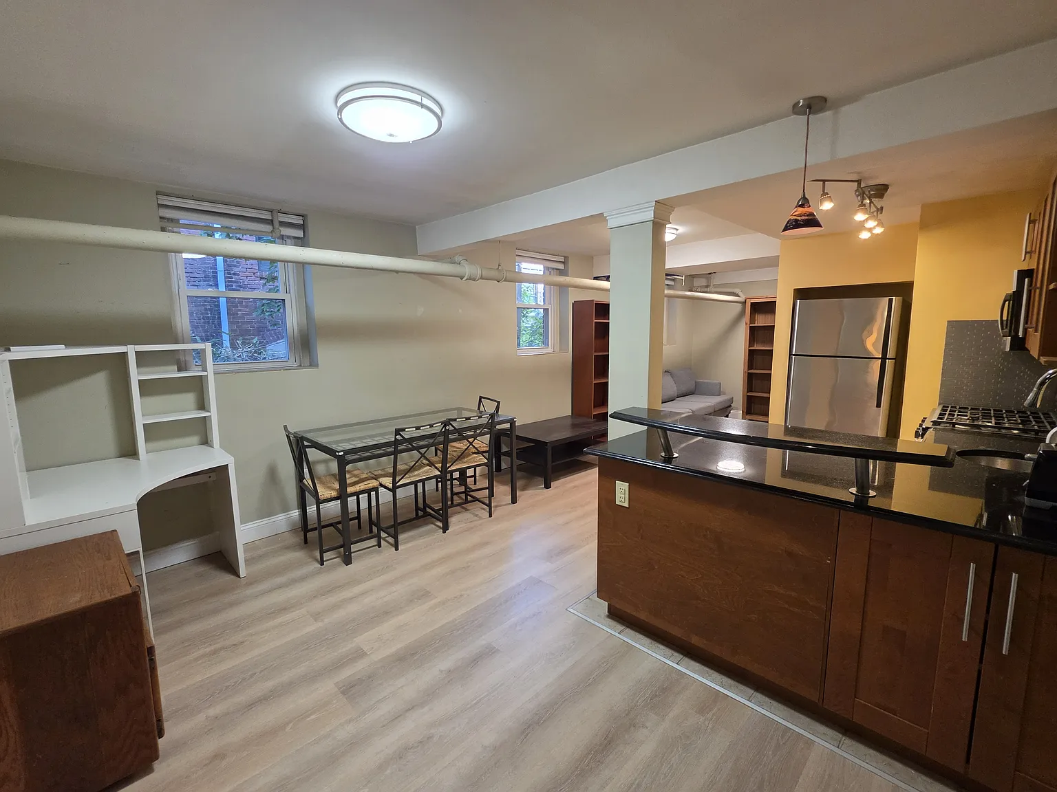2 bed, 1.0 bath, 702 sqft, $3,000 — Photo 2