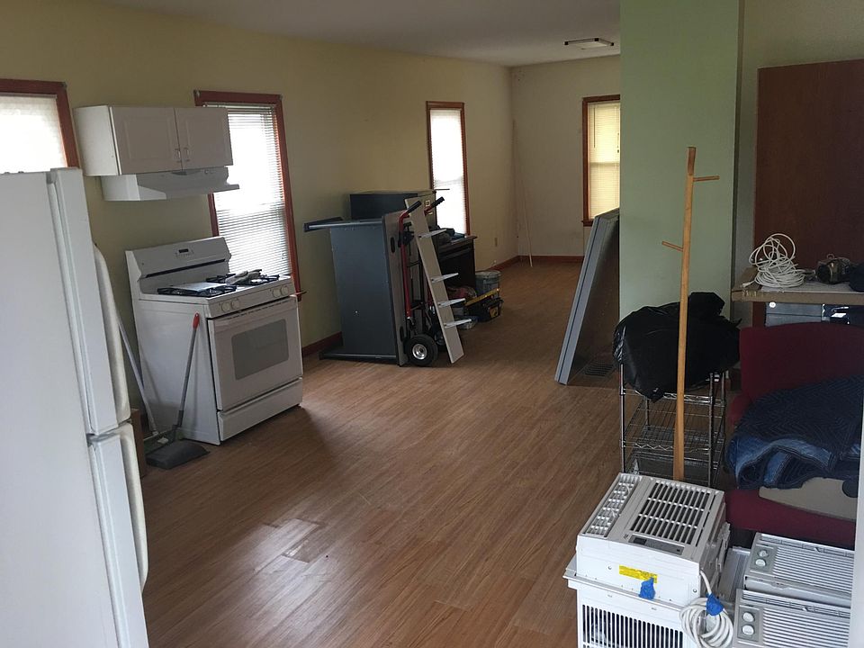 1st image of 143 Farmington Ave #2