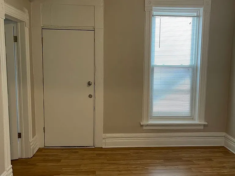 1744 W 18th Pl — Photo 8
