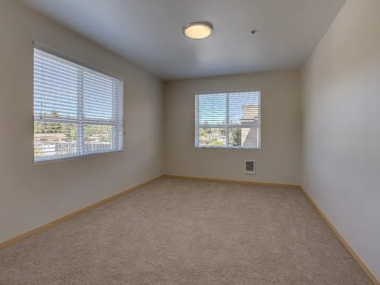 3215 NE 143rd St — Photo 9