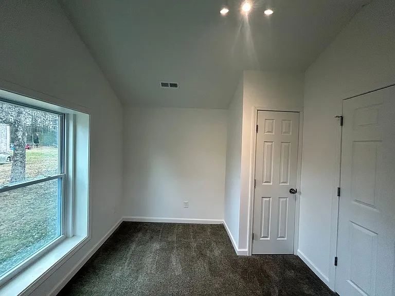 614 Maple Rd — Photo 9