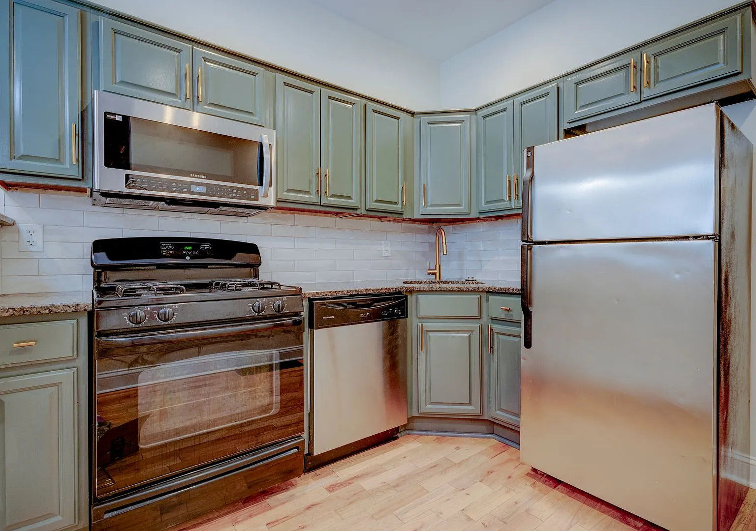 Spacious Living in the Heart of Philadelphia — Photo 1
