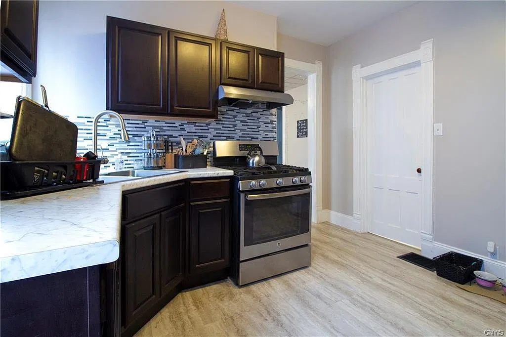 2 bed, $1,300 — Photo 2