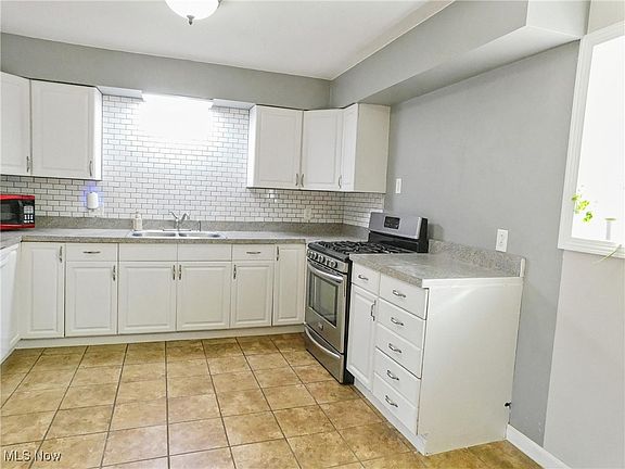 4th image of 3181 Spencer Dr