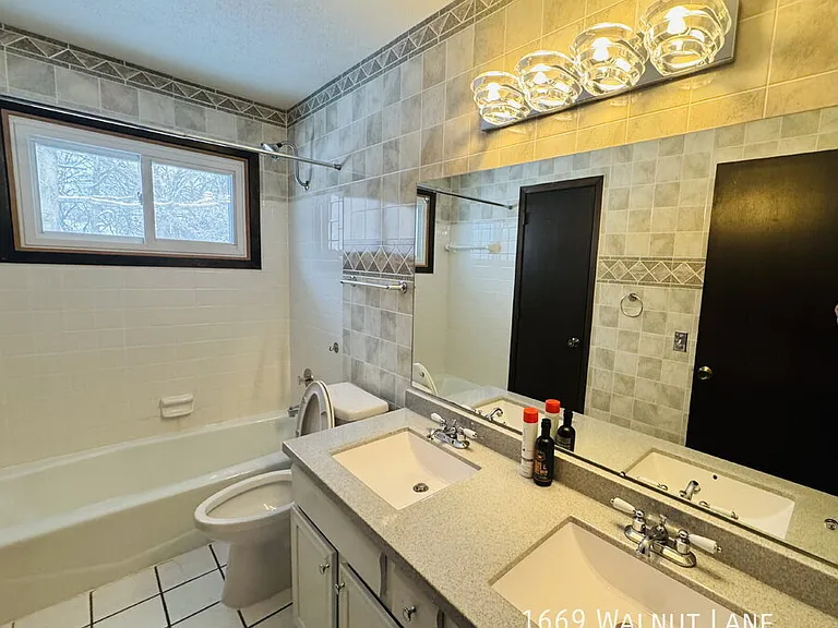 1669 Walnut Ln — Photo 10