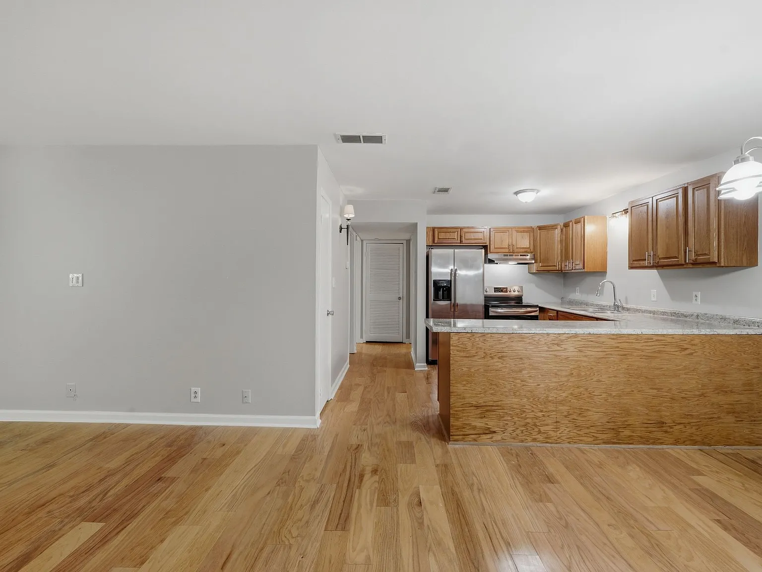 2 bed, 968 sqft, $1,445 — Photo 2