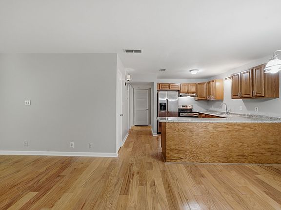 2nd image of 815 Ashlawn Pl
