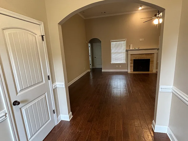 1201 Derby Ln — Photo 5