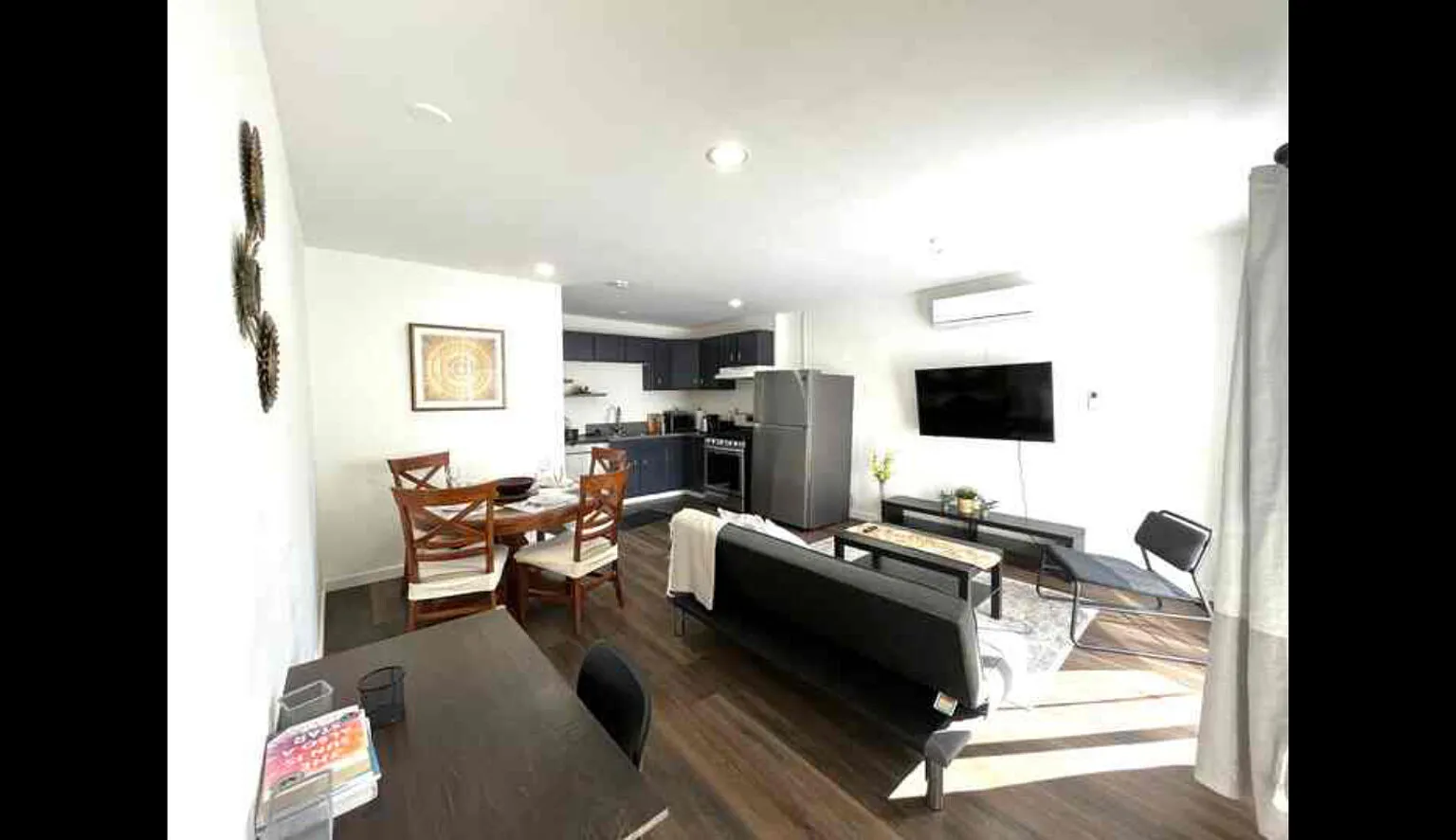 Private Fenced backyard 2 BR Unit near Culver City — Photo 1
