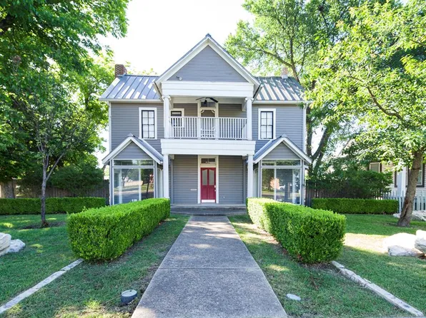 513 Earl Garrett St, Kerrville, TX 78028