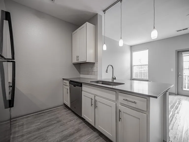 Bella Vista Apartments — Photo 19