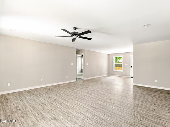 3rd image of 729 Whippoorwill Cir
