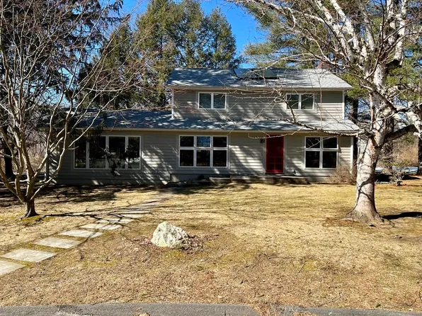 2 Campbell Ct, Amherst, MA 01002