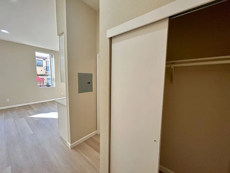 1012 Grant Ave #2E — Photo 6