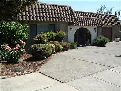 77 Fairway Cir photo 1