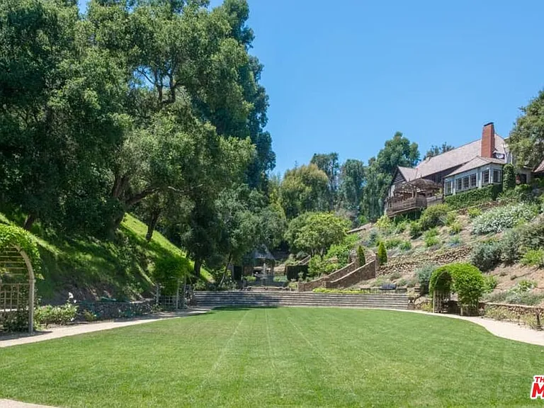 1957 Mandeville Canyon Rd — Photo 49