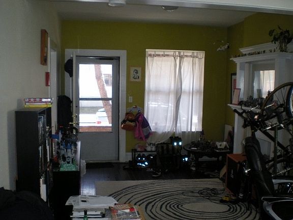 3rd image of 221 E Cedar Ave