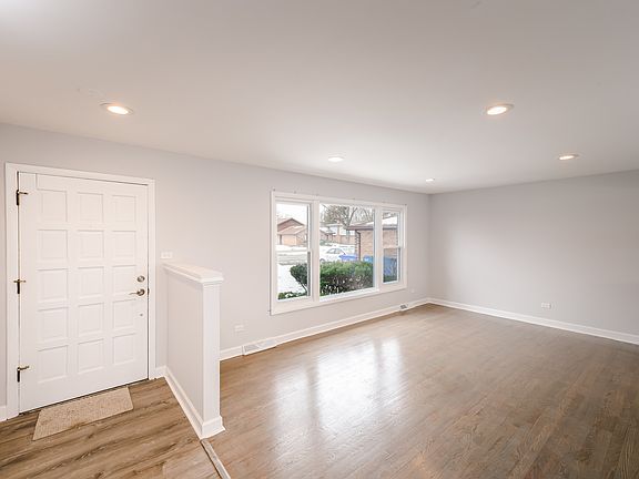 4th image of 17101 Everett Ave