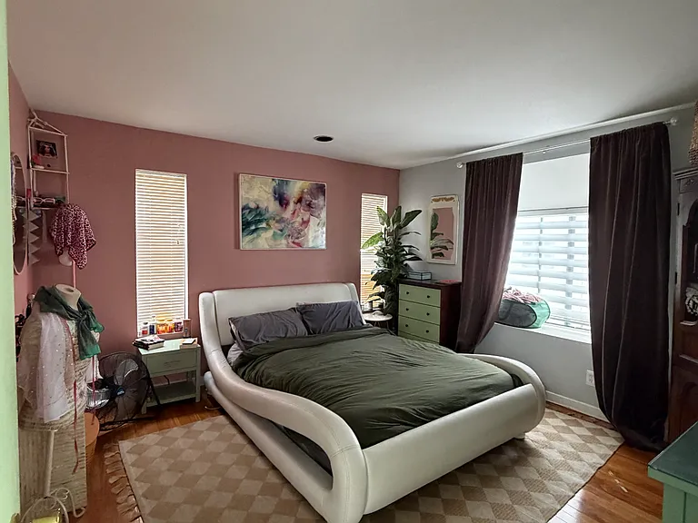 136 S Clark Dr #8 — Photo 6