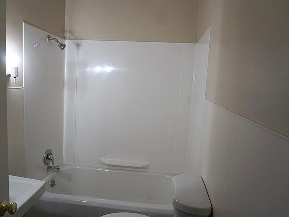 5th image of 111 E Lancaster Ave APT 2