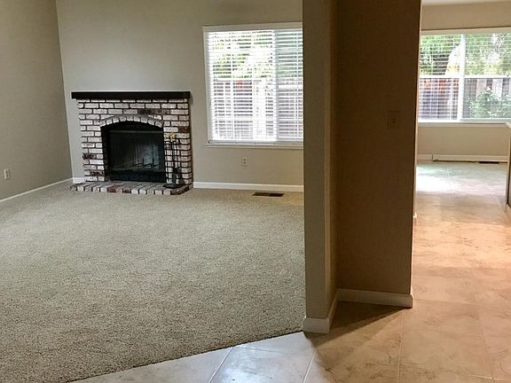 Living room/entry