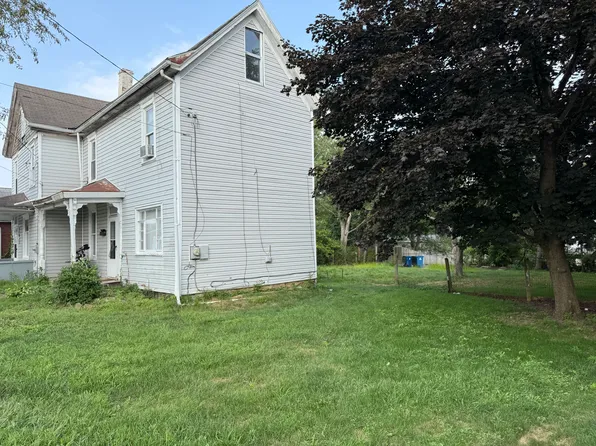 16 S 2nd St, Youngwood, PA 15697