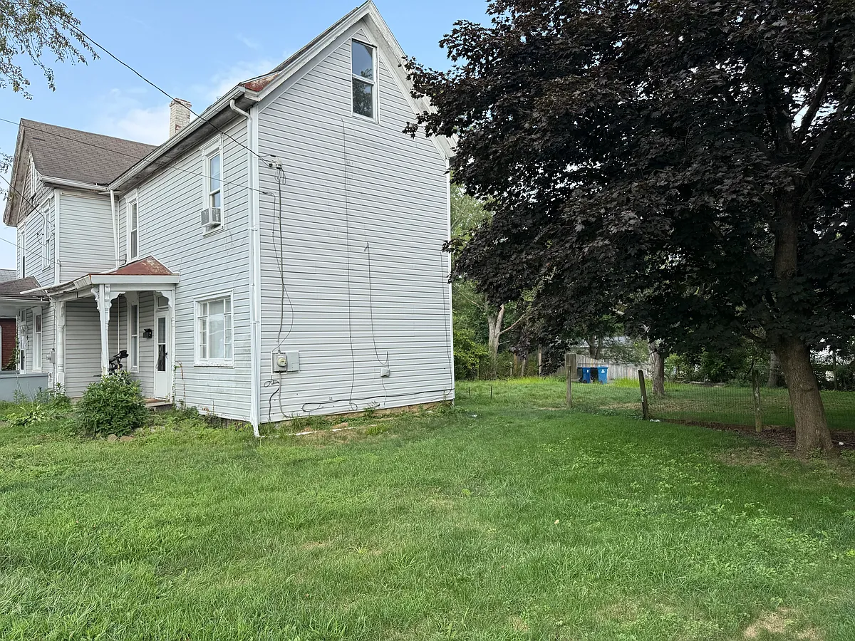 Photo 1 of 5 - 16 S 2nd St - Youngwood, PA Primary Photo - 16 S 2nd St