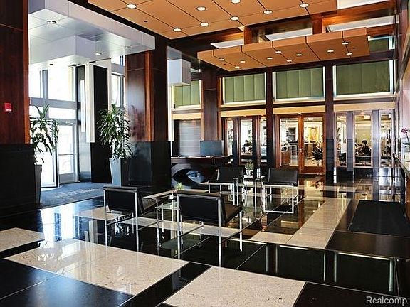 4th image of 411 S Old Woodward Ave #1