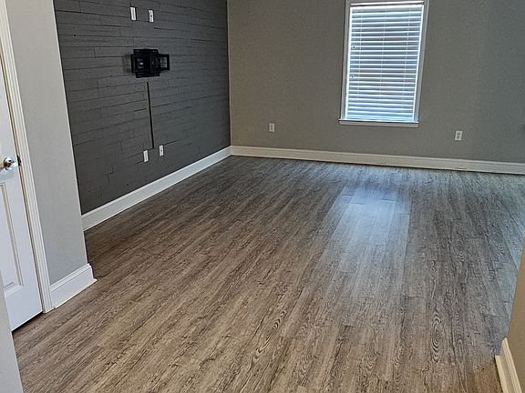 3rd image of 912 Jena Ct