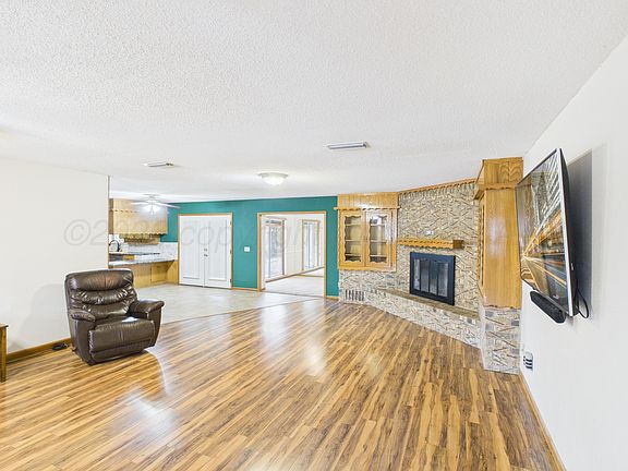 4th image of 717 Phillips Dr