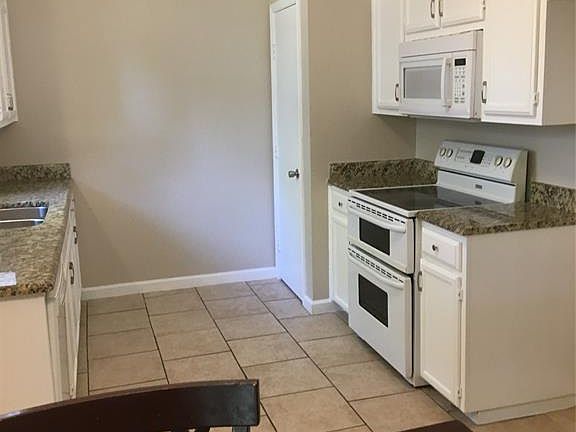 5th image of 6408 Walnut Springs Dr