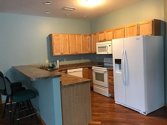 3rd image of 305 W Lakeshore Dr APT B
